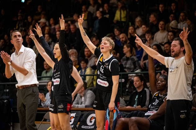 Basketball Berlin 13.12.2025 Saison 2025 2026 DBBL 1. Bundesliga Alba Berlin - TK Hannover Luchse Jubel Hannover