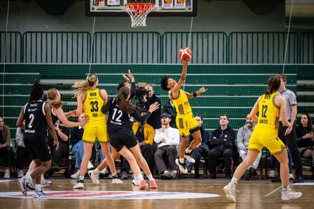 Basketball Berlin 13.12.2025 Saison 2025 2026 DBBL 1. Bundesliga Alba Berlin - TK Hannover Luchse Deeshyra Thomas (Alba, No.21)