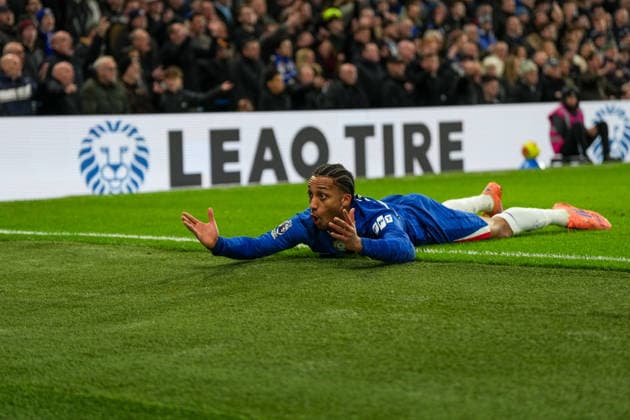 Chelsea v Everton Premier League 13 12 2025. Chelsea forward Joao Pedro (20) claims a foul during the Premier League match between Chelsea and Everton at Stamford Bridge, London, England on 13 December 2025. London Stamford Bridge Greater London England Editorial use only DataCo restrictions apply See www.football-dataco.com , Copyright: xStephenxFlynnx PSI-23407-0145