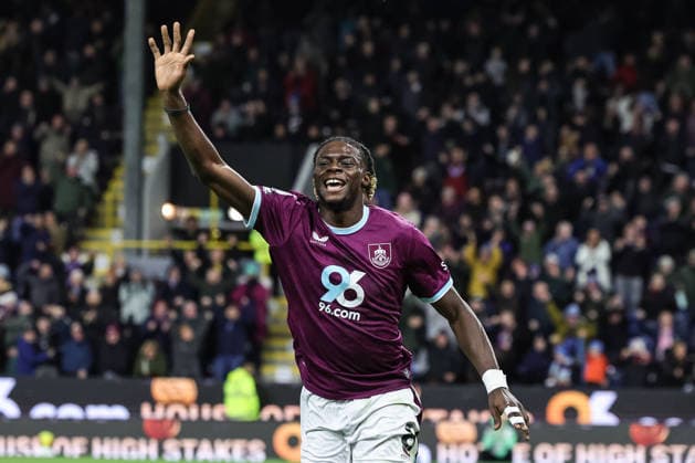 Premier League Burnley v Fulham Lesley Ugochukwu of Burnley celebrates his goal to make it 1-1 during the Premier League match Burnley vs Fulham at Turf Moor, Burnley, United Kingdom, 13th December 2025 (Photo by Mark Cosgrove News Images) Burnley Turf Moor Lancashire United Kingdom Copyright: xMarkxCosgrove NewsxImagesx