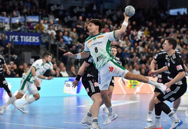 13.12.2025 - Handball - 1. Bundesliga DAIKIN HBL - Saison 2024 2025 - 17. Spieltag: HC Erlangen Metropolregion Nürnberg HCE - SC DHfK Leipzig - OGo - xOGox - Lucas Krzikalla (8, SC DHfK Leipzig )