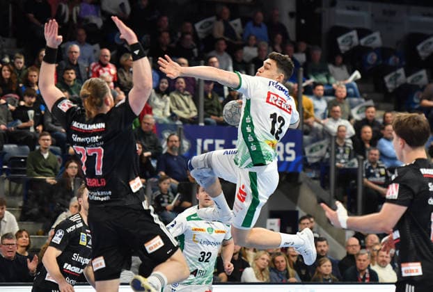 13.12.2025 - Handball - 1. Bundesliga DAIKIN HBL - Saison 2024 2025 - 17. Spieltag: HC Erlangen Metropolregion Nürnberg HCE - SC DHfK Leipzig - OGo - xOGox - Maciej Gebala (77, HC Erlangen HCE ) Matej Klima (13, SC DHfK Leipzig )