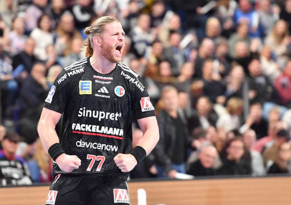 13.12.2025 - Handball - 1. Bundesliga DAIKIN HBL - Saison 2024 2025 - 17. Spieltag: HC Erlangen Metropolregion Nürnberg HCE - SC DHfK Leipzig - OGo - xOGox - Maciej Gebala (77, HC Erlangen HCE ) Jubel Freude