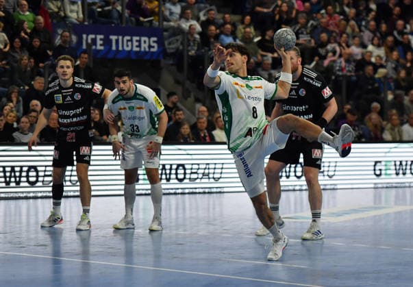 13.12.2025 - Handball - 1. Bundesliga DAIKIN HBL - Saison 2024 2025 - 17. Spieltag: HC Erlangen Metropolregion Nürnberg HCE - SC DHfK Leipzig - OGo - xOGox - Lucas Krzikalla (8, SC DHfK Leipzig )