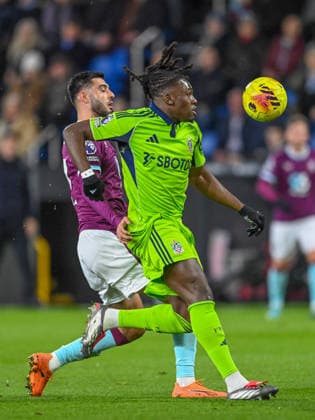 Burnley v Fulham Premier League Calvin Bassey of Fulham during the Premier League match at Turf Moor, Burnley 13 12 2025 UK Newspapers OUT Copyright: xKarlxVallantinex FIL-22632-0032