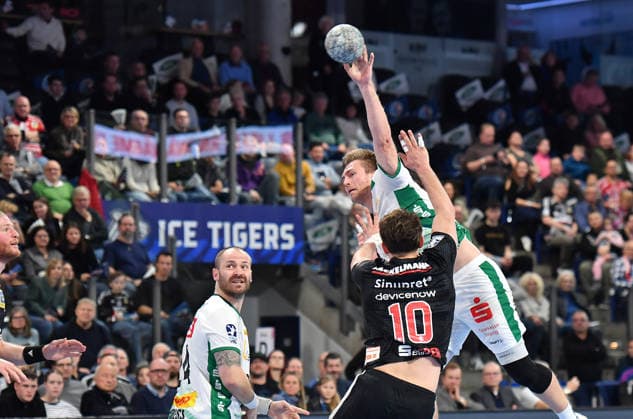 13.12.2025 - Handball - 1. Bundesliga DAIKIN HBL - Saison 2024 2025 - 17. Spieltag: HC Erlangen Metropolregion Nürnberg HCE - SC DHfK Leipzig - OGo - xOGox - Florian Scheerer (10, HC Erlangen HCE )