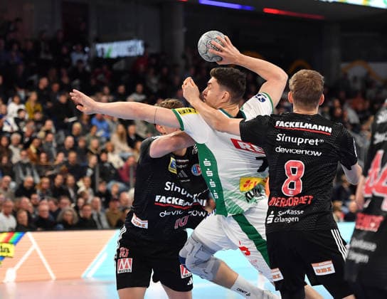 13.12.2025 - Handball - 1. Bundesliga DAIKIN HBL - Saison 2024 2025 - 17. Spieltag: HC Erlangen Metropolregion Nürnberg HCE - SC DHfK Leipzig - OGo - xOGox - Florian Scheerer (10, HC Erlangen HCE ) Matej Klima (13, SC DHfK Leipzig )