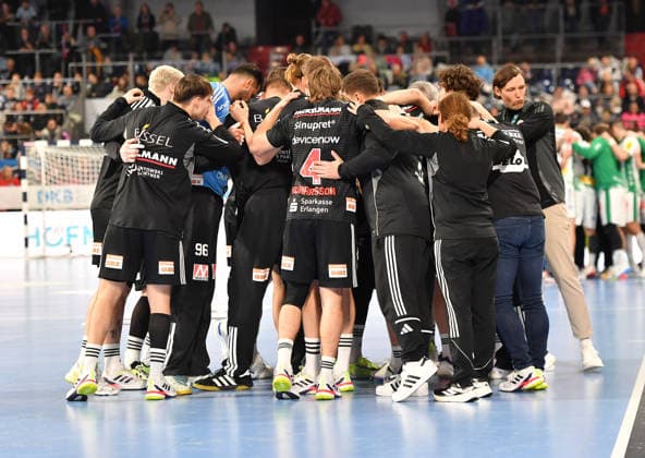 13.12.2025 - Handball - 1. Bundesliga DAIKIN HBL - Saison 2024 2025 - 17. Spieltag: HC Erlangen Metropolregion Nürnberg HCE - SC DHfK Leipzig - OGo - xOGox - Mannschaft Team