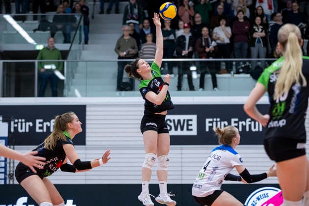 1. Volleyball Bundesliga Frauen: Schwarz-Weiss Erfurt vs. Skurios Volleys Borken; Erfurt; 13.12.2025 Fabienne Coenders ( 12; Skurios Volleys Borken) 1. Volleyball Bundesliga Frauen: Schwarz-Weiss Erfurt vs. Skurios Volleys Borken; Riethsporthalle Erfurt; 13.12.2025 Copyright: xBEAUTIFULxSPORTS Duehringx
