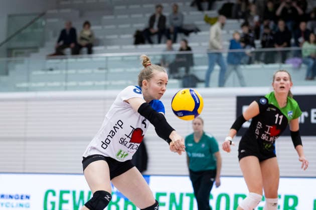 1. Volleyball Bundesliga Frauen: Schwarz-Weiss Erfurt vs. Skurios Volleys Borken; Erfurt; 13.12.2025 Ditte Kjær Hansen ( 4; Skurios Volleys Borken) 1. Volleyball Bundesliga Frauen: Schwarz-Weiss Erfurt vs. Skurios Volleys Borken; Riethsporthalle Erfurt; 13.12.2025 Copyright: xBEAUTIFULxSPORTS Duehringx