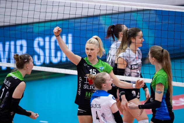 1. Volleyball Bundesliga Frauen: Schwarz-Weiss Erfurt vs. Skurios Volleys Borken; Erfurt; 13.12.2025 Jubel, Madleen Piest ( 15; Skurios Volleys Borken) 1. Volleyball Bundesliga Frauen: Schwarz-Weiss Erfurt vs. Skurios Volleys Borken; Riethsporthalle Erfurt; 13.12.2025 Copyright: xBEAUTIFULxSPORTS Duehringx