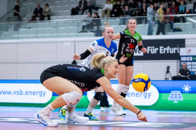 1. Volleyball Bundesliga Frauen: Schwarz-Weiss Erfurt vs. Skurios Volleys Borken; Erfurt; 13.12.2025 Madleen Piest ( 15; Skurios Volleys Borken) 1. Volleyball Bundesliga Frauen: Schwarz-Weiss Erfurt vs. Skurios Volleys Borken; Riethsporthalle Erfurt; 13.12.2025 Copyright: xBEAUTIFULxSPORTS Duehringx