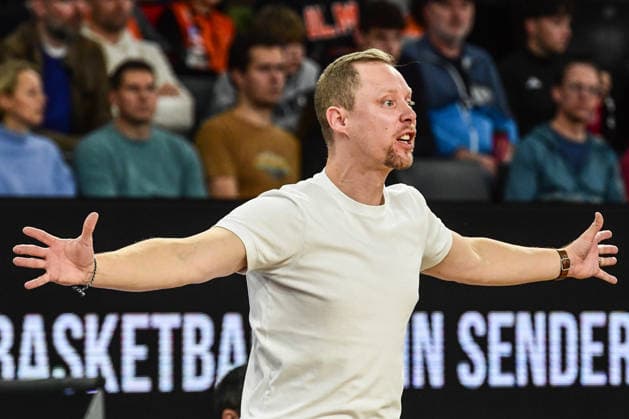 easyCredit BBL: Ratiopharm Ulm gegen Rasta Vechta, Ratiopharm Arena Ulm; 13.12.2025 Trainer Christian Held Ulm 13.12.2025 - 10. Spieltag easyCredit BBL, Ratiopharm Ulm gegen Rasta Vechta, Ratiopharm Arena Ulm Copyright: xBEAUTIFULxSPORTS Märklx