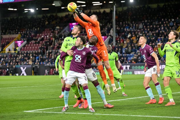 13th December 2025; Turf Moor, Burnley, Lancashire, England; Premier League Football, Burnley versus Fulham; Martin Dubravka of Burnley clears the ball  LeexDurkin