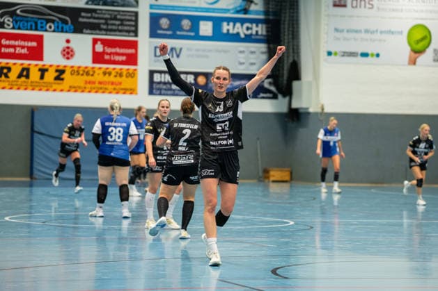 HSG Blomberg-Lippe II vs. SV Todesfelde, Handball, 3. Liga Nord, Spieltag 2, 13.12.2025, Saision 2025 2026, Blomberg Rieka Thal (SV Todesfelde, 33) jubelt nach einem Tor Blomberg Sporthalle an der Ulmenallee Deutschland