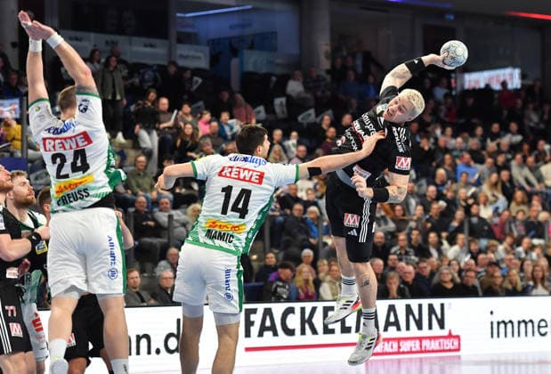 13.12.2025 - Handball - 1. Bundesliga DAIKIN HBL - Saison 2024 2025 - 17. Spieltag: HC Erlangen Metropolregion Nürnberg HCE - SC DHfK Leipzig - OGo - xOGox - Marko Mamic (14, SC DHfK Leipzig ) Marek Nissen (6, HC Erlangen HCE )