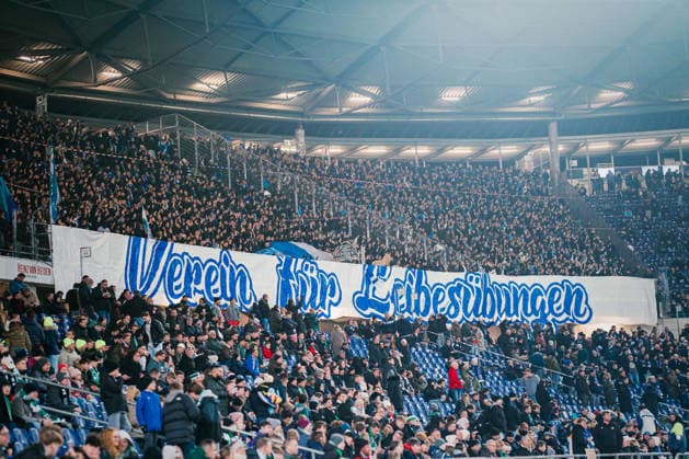 2. Bundesliga: Hannover 96 vs. VfL Bochum, 13.12.2025 VfL Bochum Fans mit dem Banner: Verein für Leibesübungen ; Fußball, 2. Bundesliga, 16. Spieltag: Hannover 96 vs. VfL Bochum am 13.12.2025 in der Heinz von Heiden Arena, Hannover DFL REGULATIONS PROHIBIT ANY USE OF PHOTOGRAPHS AS IMAGE SEQUENCES AND OR QUASI-VIDEO.