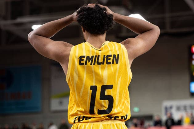 Tigers Tuebingen - Uni Baskets Muenster, Herren, 2. Bundesliga, Barmer 2. Basketball Bundesliga, pro A, 12. Spieltag, Spielzeit 2025 2026, 13.12.2025 Patrick Emilien (Tigers Tuebingen, 15) schlaegt die Haende ueber dem Kopf zusammen