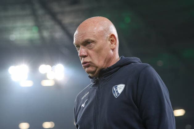 13.12.2025, xtgx, Fussball 2. Bundesliga, Hannover 96 - VfL Bochum emspor, v.l. Uwe Roesler (Rösler, Bochum, Trainer) Portrait, Portraet, Einzelbild (DFL DFB REGULATIONS PROHIBIT ANY USE OF PHOTOGRAPHS as IMAGE SEQUENCES and or QUASI-VIDEO) Hannover