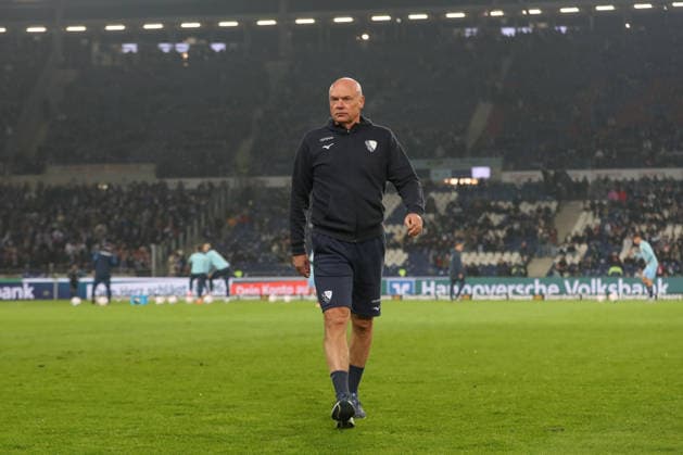 13.12.2025, xtgx, Fussball 2. Bundesliga, Hannover 96 - VfL Bochum emspor, v.l. Uwe Roesler (Rösler, Bochum, Trainer) (DFL DFB REGULATIONS PROHIBIT ANY USE OF PHOTOGRAPHS as IMAGE SEQUENCES and or QUASI-VIDEO) Hannover