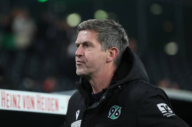 13.12.2025, xtgx, Fussball 2. Bundesliga, Hannover 96 - VfL Bochum emspor, v.l. Ralf Becker (Hannover, Sportdirektor) Portrait, Portraet, Einzelbild (DFL DFB REGULATIONS PROHIBIT ANY USE OF PHOTOGRAPHS as IMAGE SEQUENCES and or QUASI-VIDEO) Hannover