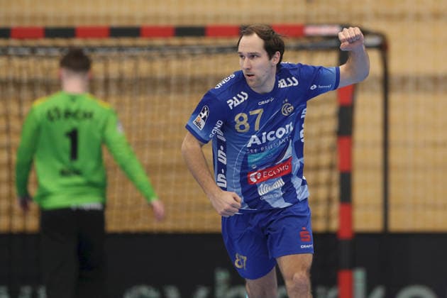 13.12.2025, Herren, Handball, Saison 2025 2026, 2. Handball-Bundesliga, 15. Spieltag: TV Grosswallstadt - 1. VfL Potsdam v.re. Maxim Schalles ( 87, TV Großwallstadt) bejubelt sein Treffer gegen Frederik Höler ( 1, VfL Potsdam) Elsenfeld Untermainhalle Bayern Deutschland