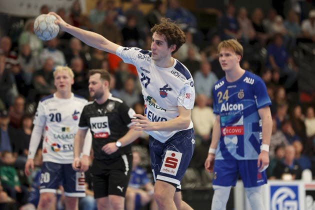 13.12.2025, Herren, Handball, Saison 2025 2026, 2. Handball-Bundesliga, 15. Spieltag: TV Grosswallstadt - 1. VfL Potsdam Nils Fuhrmann ( 27, VfL Potsdam) beim Siebenmeter in Aktion Elsenfeld Untermainhalle Bayern Deutschland