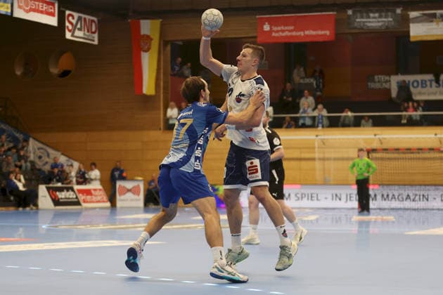13.12.2025, Herren, Handball, Saison 2025 2026, 2. Handball-Bundesliga, 15. Spieltag: TV Grosswallstadt - 1. VfL Potsdam v.li. Maxim Schalles ( 87, TV Großwallstadt) und Marco Mengon ( 30, VfL Potsdam) Elsenfeld Untermainhalle Bayern Deutschland