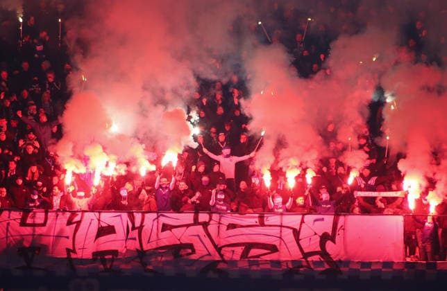 Deutschland: Fussball 2.Bundesliga 2025 26, 16. Spieltag - Hannover 96 vs VfL Bochum - Heinz von Heiden Arena Stadion (Hannover): Fan-Atmosphäre im Stadion Hannover