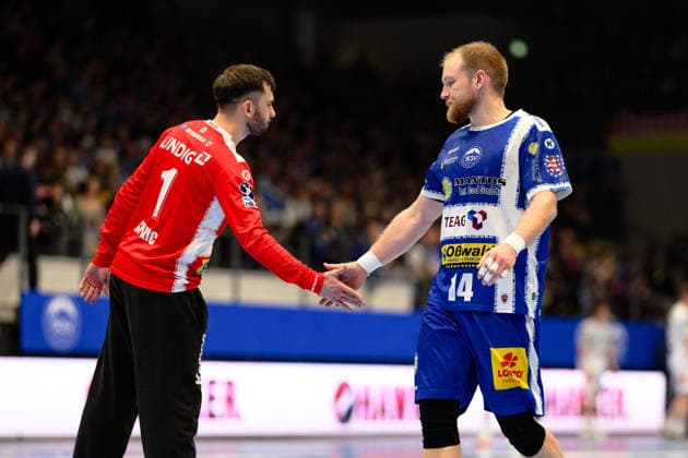Peter, Walz (Kreislaeufer, ThSV Eisenach, 14), Matija, Spikic (TW, ThSV Eisenach, 1) GER, ThSV Eisenach gegen FRISCH AUF! Göppingen, 1. Daikin Handballbundesliga, Handball, 17.Spieltag, Saison 2025 2026, 13.12.2025 GER, ThSV Eisenach gegen FRISCH AUF! Göppingen, 1. Daikin Handballbundesliga, Handball, 17.Spieltag, Saison 2025 2026, 13.12.2025 Eisenach Copyright: xEibner-Pressefoto MartinxHerbstx EP_MHT