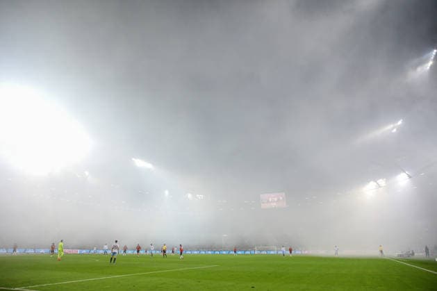 13.12.2025, xtgx, Fussball - 2.Bundesliga Hannover 96 - VfL Bochum emspor, v.l. Symbolfoto, Symbolbild, Symbol, Nebel, Spiefeld im Rauch (DFL DFB REGULATIONS PROHIBIT ANY USE OF PHOTOGRAPHS as IMAGE SEQUENCES and or QUASI-VIDEO) Hannover