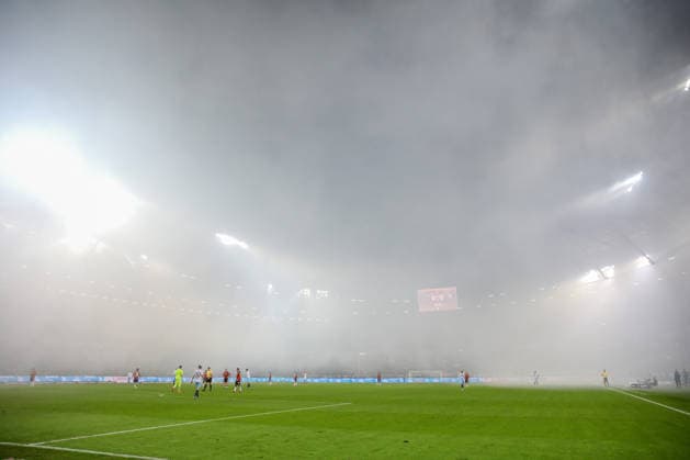 13.12.2025, xtgx, Fussball - 2.Bundesliga Hannover 96 - VfL Bochum emspor, v.l. Symbolfoto, Symbolbild, Symbol, Nebel, Spiefeld im Rauch (DFL DFB REGULATIONS PROHIBIT ANY USE OF PHOTOGRAPHS as IMAGE SEQUENCES and or QUASI-VIDEO) Hannover