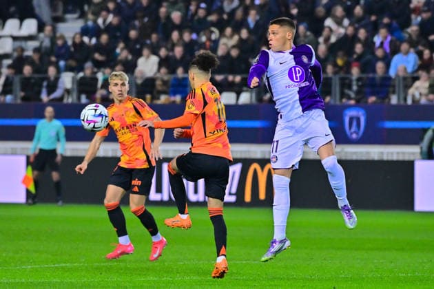 FOOTBALL : PFC vs Toulouse - Ligue1 - 13 12 2025 Santiago Hidalgo ( 11 - Toulouse ) and Ilan KEBBAL ( 10 - PFC ) during the Ligue 1 match between Paris FC and Toulouse FC at Stade Jean Bouin on December 13 , 2025 in Paris, France. ( Photo by Federico Pestellini PsnewZ ) ParisFrance  Copyright: xFedericoxPestellinix