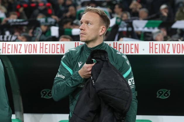 13.12.2025, xtgx, Fussball - 2.Bundesliga Hannover 96 - VfL Bochum emspor, v.l. Havard Nielsen (Hannover, 16) (DFL DFB REGULATIONS PROHIBIT ANY USE OF PHOTOGRAPHS as IMAGE SEQUENCES and or QUASI-VIDEO) Hannover