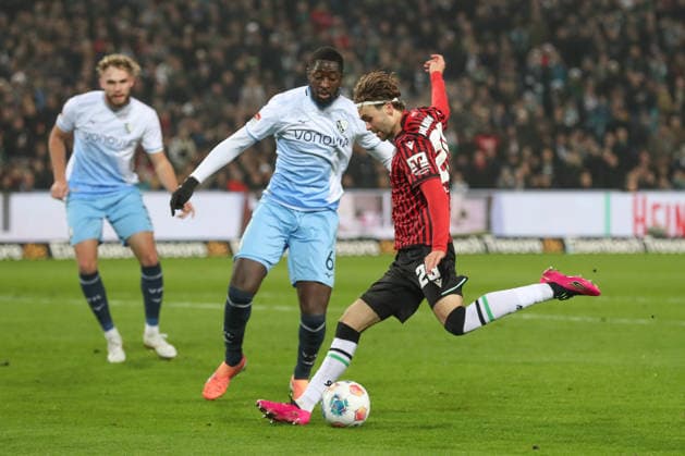 13.12.2025, xtgx, Fussball - 2.Bundesliga Hannover 96 - VfL Bochum emspor, v.l. Ibrahim Sissoko (Bochum, 6), Kolja Oudenne (Hannover, 29) Zweikampf, Duell, Kampf, tackle (DFL DFB REGULATIONS PROHIBIT ANY USE OF PHOTOGRAPHS as IMAGE SEQUENCES and or QUASI-VIDEO) Hannover