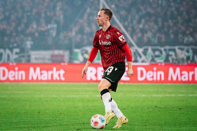 2. Bundesliga: Hannover 96 vs. VfL Bochum, 13.12.2025 Maurice Neubauer (Hannover 96, 33); Fußball, 2. Bundesliga, 16. Spieltag: Hannover 96 vs. VfL Bochum am 13.12.2025 in der Heinz von Heiden Arena, Hannover DFL REGULATIONS PROHIBIT ANY USE OF PHOTOGRAPHS AS IMAGE SEQUENCES AND OR QUASI-VIDEO.