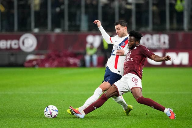 FC Metz v Paris Saint-Germain - Ligue 1 McDonald s 2025 2026 11 Malick MBAYE (fcm) - 21 Lucas HERNANDEZ (psg) during the Ligue 1 McDonald s match between Metz and Paris at Stade Saint-Symphorien on December 13, 2025 in Metz, France. Metz France  Copyright: xFEPx 776348230
