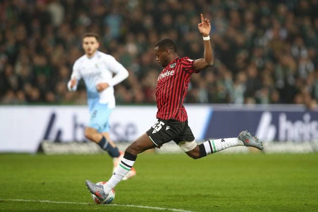 13.12.2025, xtgx, Fussball - 2.Bundesliga Hannover 96 - VfL Bochum emspor, v.l. Noel Aseko (Hannover, 15) Freisteller, Einzelbild, Ganzkoerper, single frame (DFL DFB REGULATIONS PROHIBIT ANY USE OF PHOTOGRAPHS as IMAGE SEQUENCES and or QUASI-VIDEO) Hannover