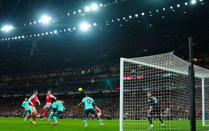Declan Rice of Arsenal has a header saved Arsenal v Wolverhampton Wanderers, Premier League, Football, Emirates Stadium, London, UK - 13 Dec 2025London Emirates Stadium United Kingdom EDITORIAL USE ONLY No use with unauthorised audio, video, data, fixture lists, club league logos or live services. Online in-match use limited to 120 images, no video emulation. No use in betting, games or single club league player publications.  Copyright: xJavierxGarcia Shutterstockx 16081568m