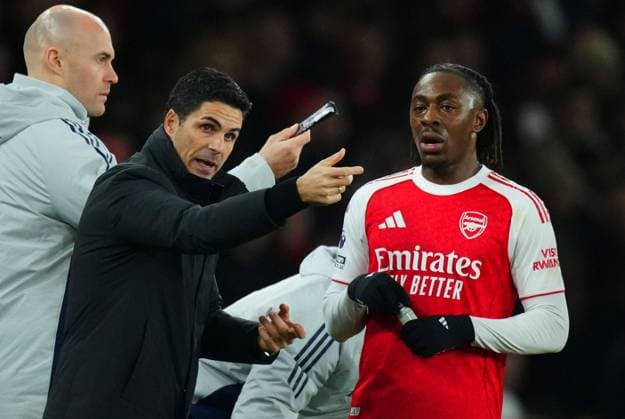 Arsenal Manager Mikel Arteta issues instructions to Eberechi Eze Arsenal v Wolverhampton Wanderers, Premier League, Football, Emirates Stadium, London, UK - 13 Dec 2025London Emirates Stadium United Kingdom EDITORIAL USE ONLY No use with unauthorised audio, video, data, fixture lists, club league logos or live services. Online in-match use limited to 120 images, no video emulation. No use in betting, games or single club league player publications.  Copyright: xJavierxGarcia Shutterstockx 16081568p