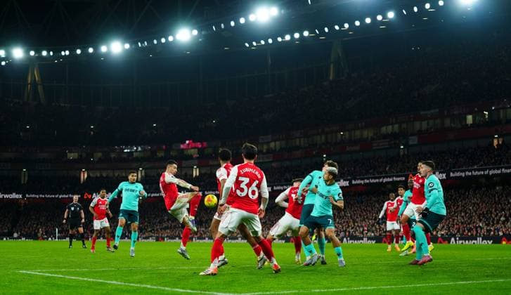 Gabriel Martinelli of Arsenal shoots wide at 0-0 Arsenal v Wolverhampton Wanderers, Premier League, Football, Emirates Stadium, London, UK - 13 Dec 2025London Emirates Stadium United Kingdom EDITORIAL USE ONLY No use with unauthorised audio, video, data, fixture lists, club league logos or live services. Online in-match use limited to 120 images, no video emulation. No use in betting, games or single club league player publications.  Copyright: xJavierxGarcia Shutterstockx 16081568s