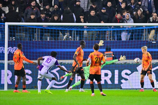 FOOTBALL : PFC vs Toulouse - Ligue1 - 13 12 2025 Yann Gboho ( 10 - Toulouse ) scores a goal during the Ligue 1 match between Paris FC and Toulouse FC at Stade Jean Bouin on December 13 , 2025 in Paris, France. ( Photo by Federico Pestellini PsnewZ ) ParisFrance  Copyright: xFedericoxPestellinix