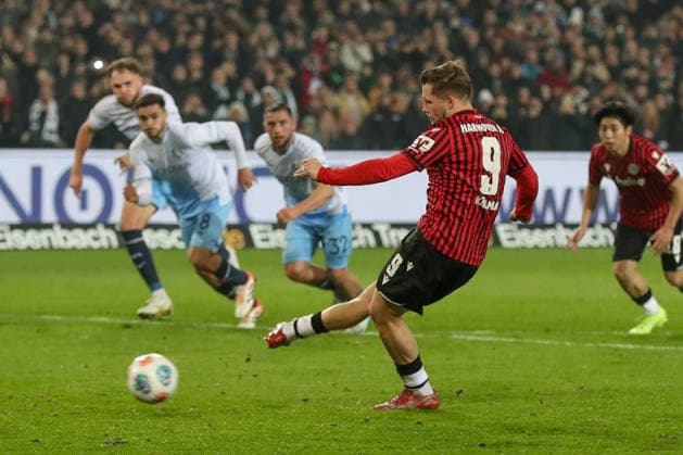 13.12.2025, xtgx, Fussball - 2.Bundesliga Hannover 96 - VfL Bochum emspor, v.l. Benjamin KoÂ¤llman (Hannover, 9) Torschuss, schiesst den Ball aufs Tor, Schuss (DFL DFB REGULATIONS PROHIBIT ANY USE OF PHOTOGRAPHS as IMAGE SEQUENCES and or QUASI-VIDEO) Hannover