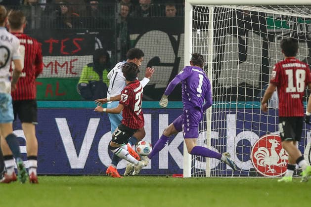 13.12.2025, xtgx, Fussball - 2.Bundesliga Hannover 96 - VfL Bochum emspor, v.l. Farid Alfa-Ruprecht (Bochum, 29) Torschuss, schiesst den Ball aufs Tor, Schuss (DFL DFB REGULATIONS PROHIBIT ANY USE OF PHOTOGRAPHS as IMAGE SEQUENCES and or QUASI-VIDEO) Hannover