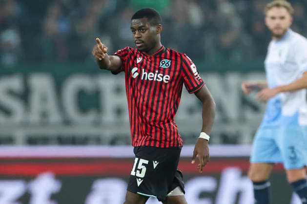 Noel Aseko (Hannover 96) gestikuliert, 2. Bundesliga, Hannover 96 v VfL Bochum, Heinz von Heiden Arena am 13. December 2025 in Hannover, Deutschland. (Foto von Marco Steinbrenner DeFodi Images) Noel Aseko (Hannover 96) gestures, 2. Bundesliga, Hannover 96 v VfL Bochum, Heinz von Heiden Arena, December 13, 2025 in Hanover, Germany. (Photo by Marco Steinbrenner DeFodi Images)
