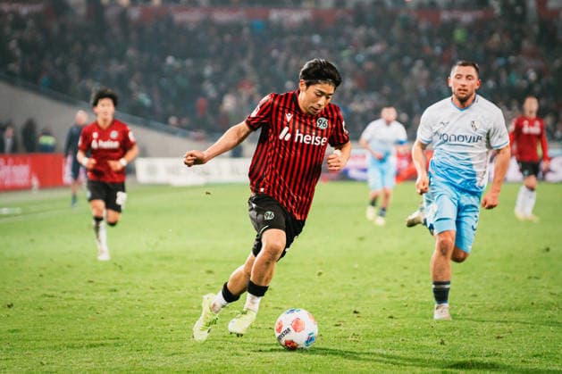2. Bundesliga: Hannover 96 vs. VfL Bochum, 13.12.2025 Daisuke Yokota (Hannover 96, 18); Fußball, 2. Bundesliga, 16. Spieltag: Hannover 96 vs. VfL Bochum am 13.12.2025 in der Heinz von Heiden Arena, Hannover DFL REGULATIONS PROHIBIT ANY USE OF PHOTOGRAPHS AS IMAGE SEQUENCES AND OR QUASI-VIDEO.