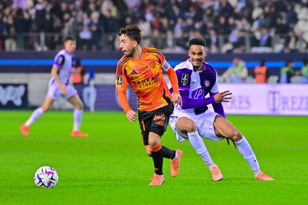 FOOTBALL : PFC vs Toulouse - Ligue1 - 13 12 2025 Maxime Lopez ( 21 - PFC ) during the Ligue 1 match between Paris FC and Toulouse FC at Stade Jean Bouin on December 13 , 2025 in Paris, France. ( Photo by Federico Pestellini PsnewZ ) ParisFrance  Copyright: xFedericoxPestellinix