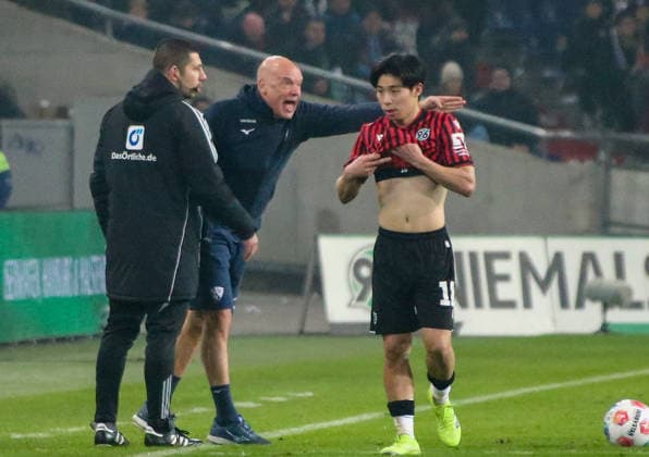 Deutschland: Fussball 2.Bundesliga 2025 26, 16. Spieltag - Hannover 96 vs VfL Bochum - Heinz von Heiden Arena Stadion (Hannover): Uwe Rösler (Trainer VfL Bochum) Hannover