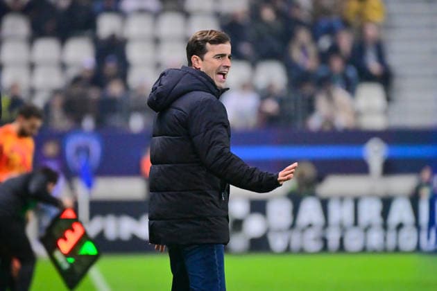 FOOTBALL : PFC vs Toulouse - Ligue1 - 13 12 2025 Carles MARTINEZ NOVELL ( coach Toulouse ) during the Ligue 1 match between Paris FC and Toulouse FC at Stade Jean Bouin on December 13 , 2025 in Paris, France. ( Photo by Federico Pestellini PsnewZ ) ParisFrance  Copyright: xFedericoxPestellinix