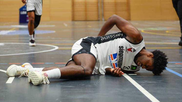Zion Richardson (3, BG Hessing Leitershofen) beim Spiel zwischen BG Hessing Leitershofen v TV Langen, Basketball, Herren, BARMER 2.Bundesliga ProB Süd, 2025 2026, 13.Spieltag am 13.12.2025 in Augsburg, Mehrzweckhalle Stadtbergen. Bayern Deutschland